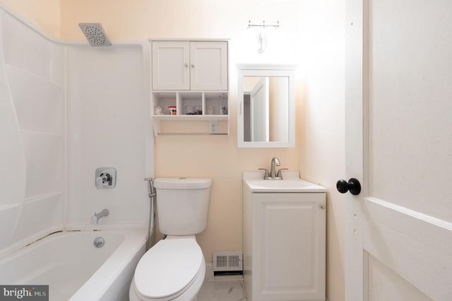 1429 W OAK RD, Vineland, NJ 08360