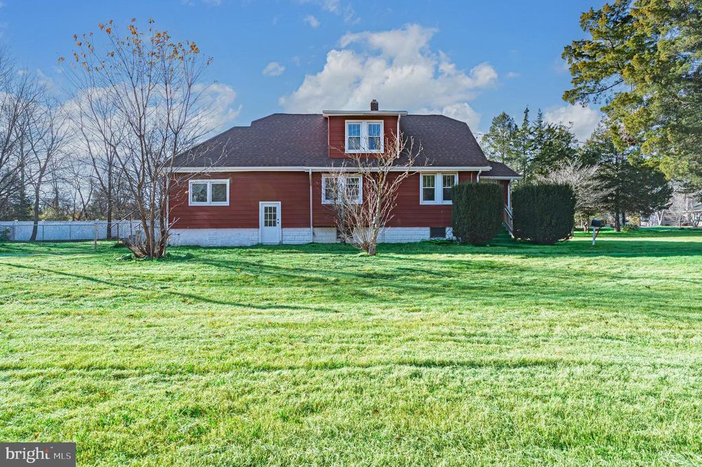 1429 W OAK RD, Vineland, NJ 08360