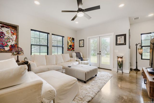 3484 Lakeview Dr, Canyon Lake, TX 78133