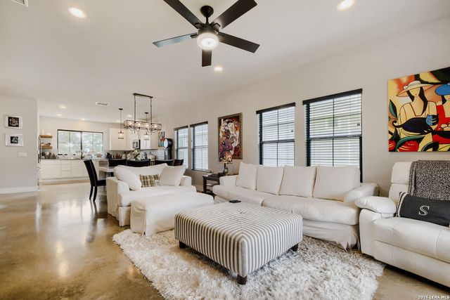 3484 Lakeview Dr, Canyon Lake, TX 78133