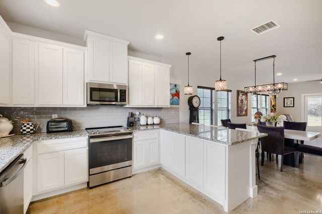 3484 Lakeview Dr, Canyon Lake, TX 78133