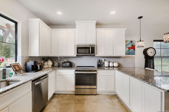 3484 Lakeview Dr, Canyon Lake, TX 78133