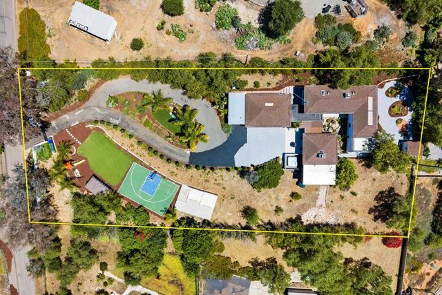 2143 Tierra Verde Road, Vista, CA 92084