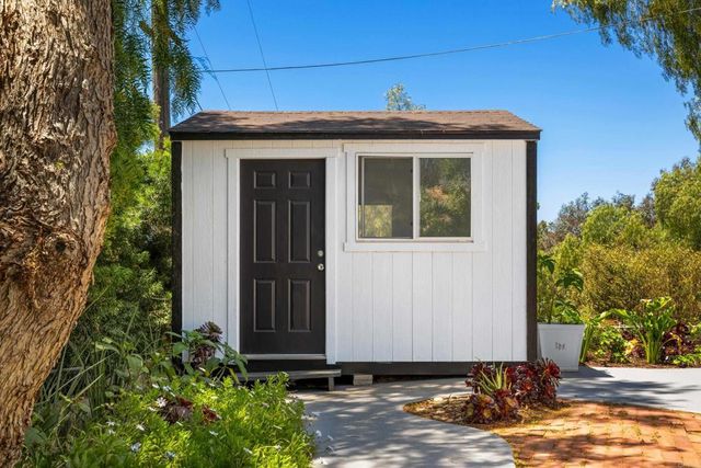 2143 Tierra Verde Road, Vista, CA 92084