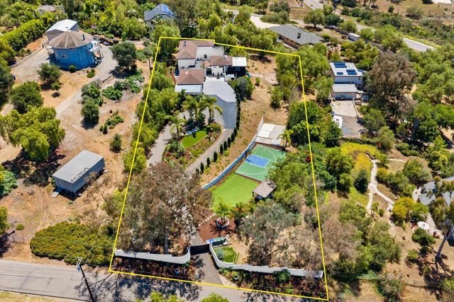 2143 Tierra Verde Road, Vista, CA 92084