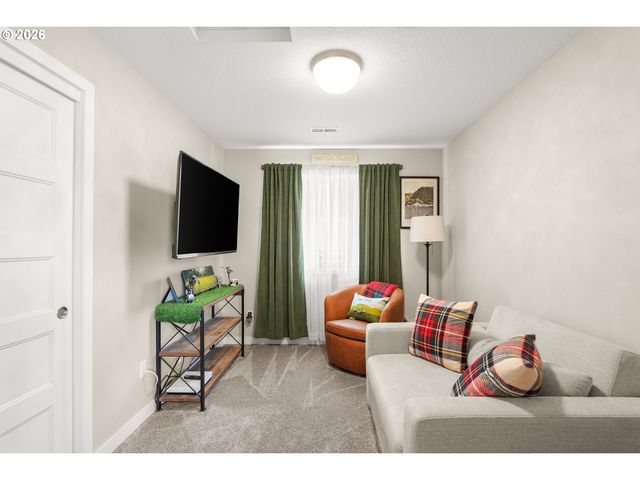 604 S COLUMBIA St, Newberg, OR 97132