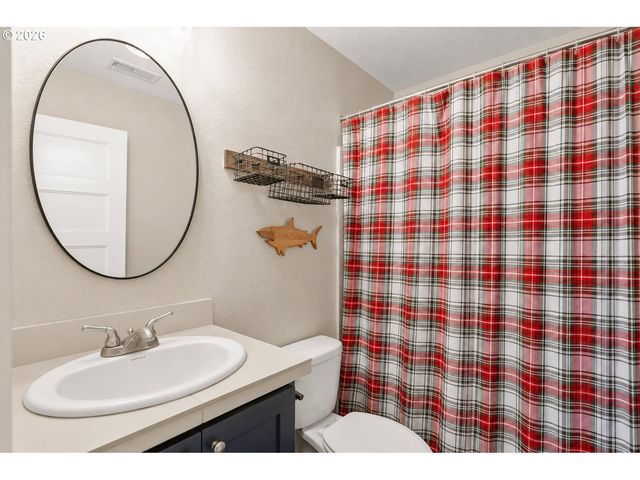 604 S COLUMBIA St, Newberg, OR 97132