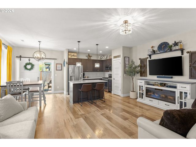 604 S COLUMBIA St, Newberg, OR 97132