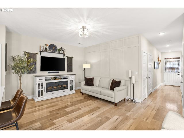 604 S COLUMBIA St, Newberg, OR 97132