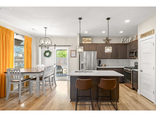 604 S COLUMBIA St, Newberg, OR 97132