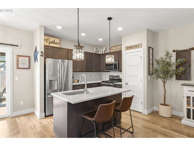 604 S COLUMBIA St, Newberg, OR 97132
