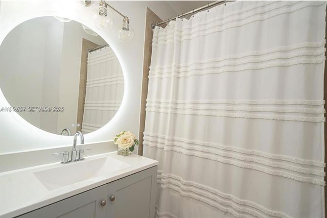 8760 NW 97th Ave 203, Doral, FL 33178