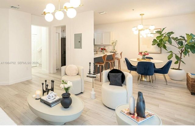 8760 NW 97th Ave 203, Doral, FL 33178