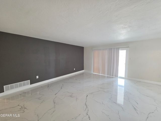 302 quincy Avenue, El Paso, TX 79922