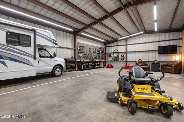 9917 Jefferson Island Road, New Iberia, LA 70560