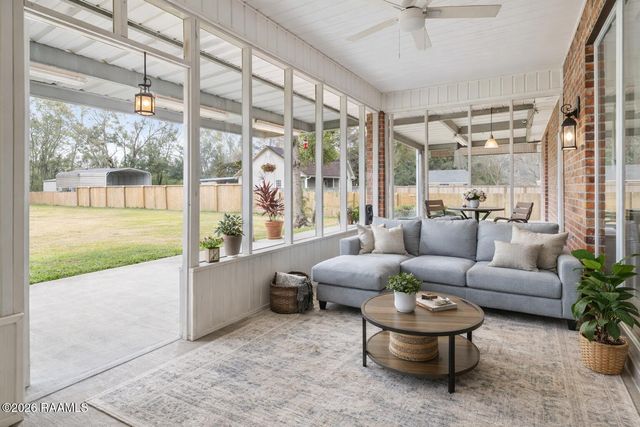 9917 Jefferson Island Road, New Iberia, LA 70560