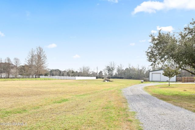 9917 Jefferson Island Road, New Iberia, LA 70560