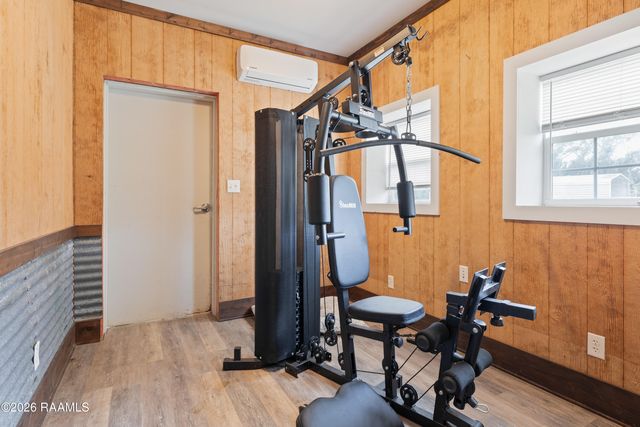 9917 Jefferson Island Road, New Iberia, LA 70560