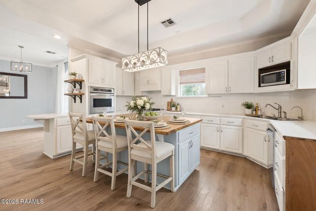 9917 Jefferson Island Road, New Iberia, LA 70560