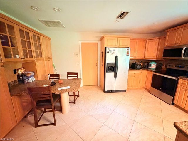 3661 11th AVE SW, Naples, FL 34117