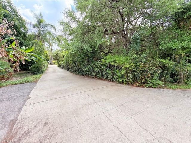 3661 11th AVE SW, Naples, FL 34117