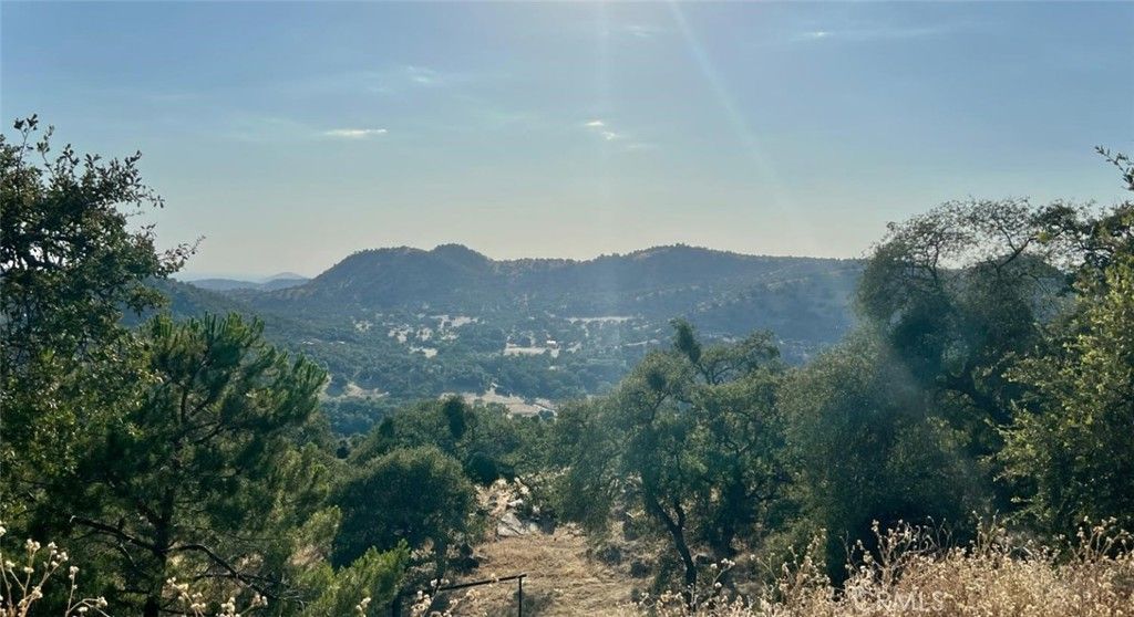 Image 2 of property listing at 46396 Redwing, Squaw Valley, CA 93675