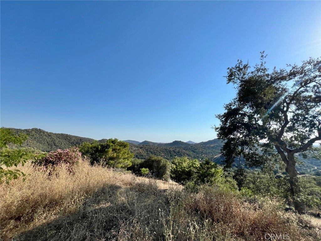 Image 8 of property listing at 46396 Redwing, Squaw Valley, CA 93675