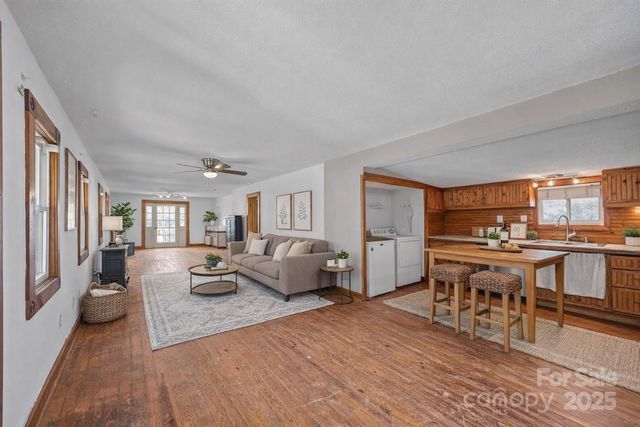 99 Wakefield Drive, Hendersonville, NC 28792