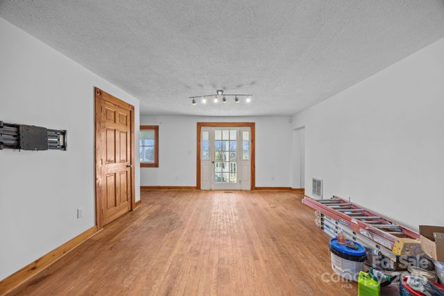 99 Wakefield Drive, Hendersonville, NC 28792