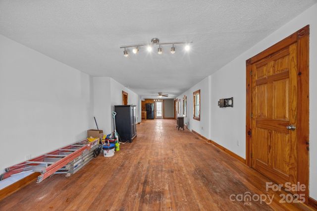 99 Wakefield Drive, Hendersonville, NC 28792