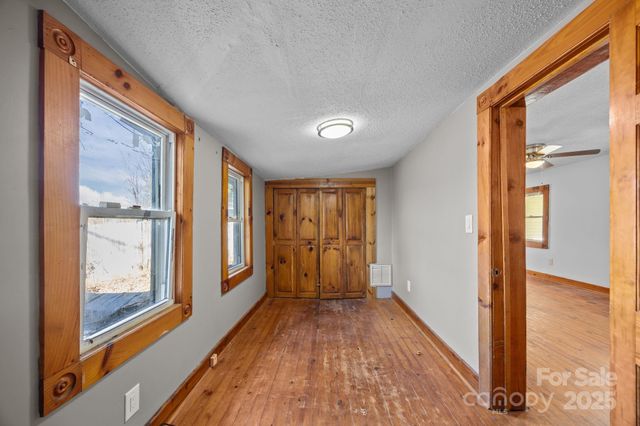 99 Wakefield Drive, Hendersonville, NC 28792