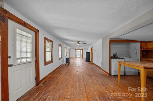 99 Wakefield Drive, Hendersonville, NC 28792