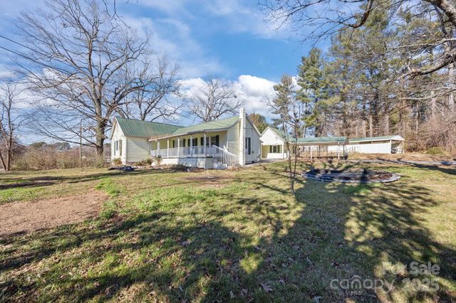 99 Wakefield Drive, Hendersonville, NC 28792