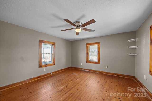 99 Wakefield Drive, Hendersonville, NC 28792