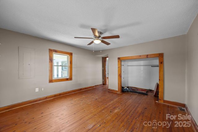 99 Wakefield Drive, Hendersonville, NC 28792