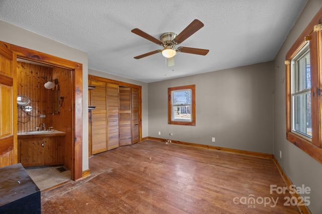 99 Wakefield Drive, Hendersonville, NC 28792