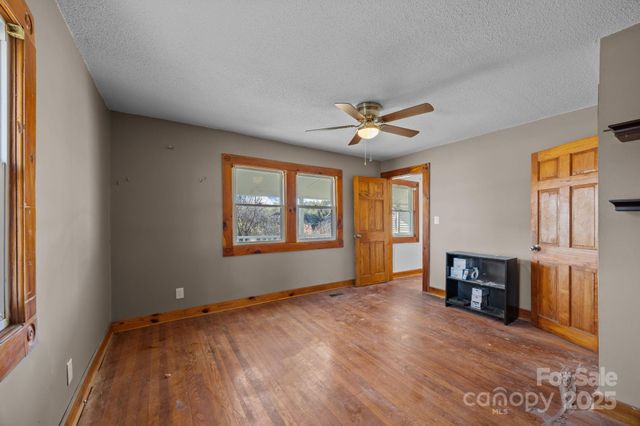 99 Wakefield Drive, Hendersonville, NC 28792