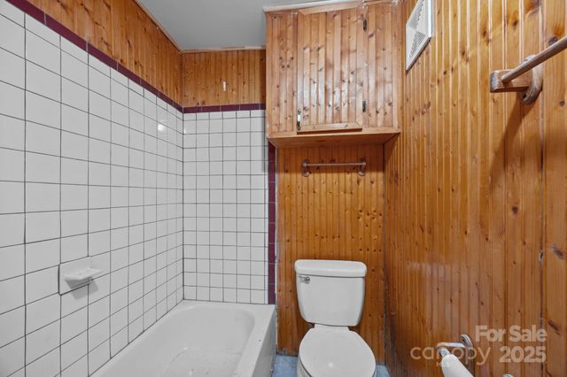 99 Wakefield Drive, Hendersonville, NC 28792