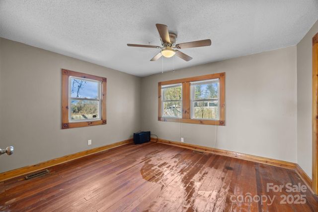 99 Wakefield Drive, Hendersonville, NC 28792