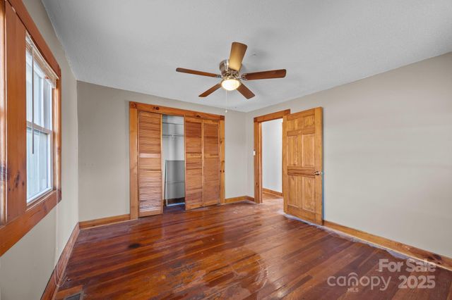 99 Wakefield Drive, Hendersonville, NC 28792