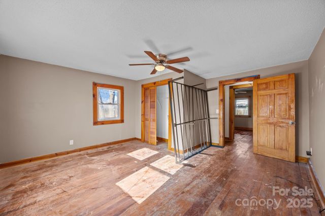 99 Wakefield Drive, Hendersonville, NC 28792