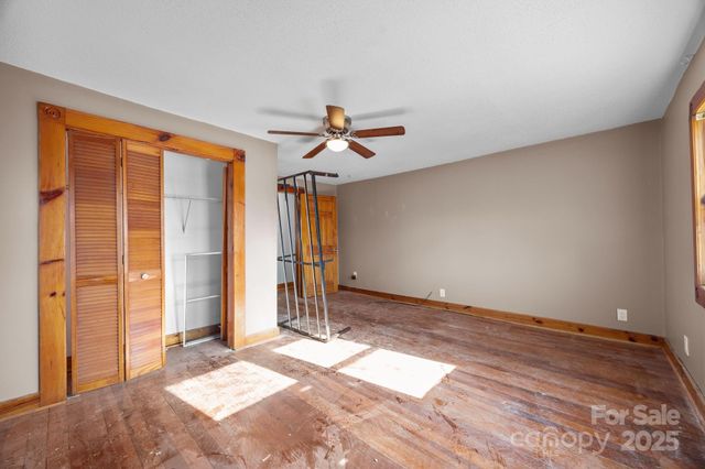 99 Wakefield Drive, Hendersonville, NC 28792