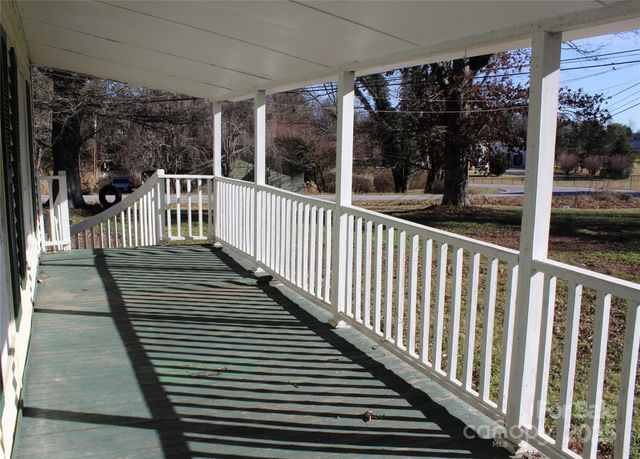 99 Wakefield Drive, Hendersonville, NC 28792