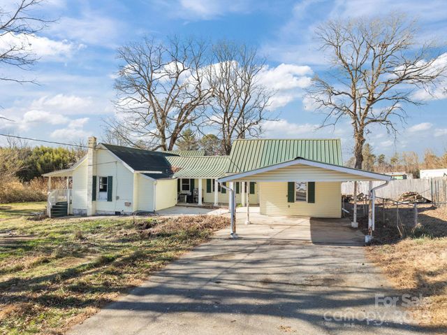 99 Wakefield Drive, Hendersonville, NC 28792