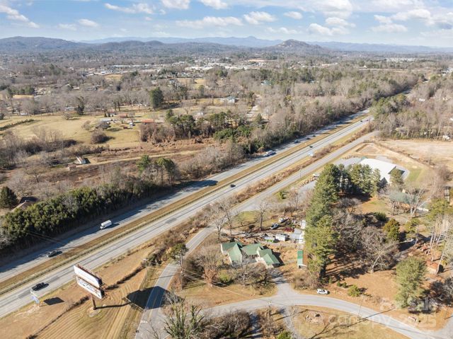 99 Wakefield Drive, Hendersonville, NC 28792