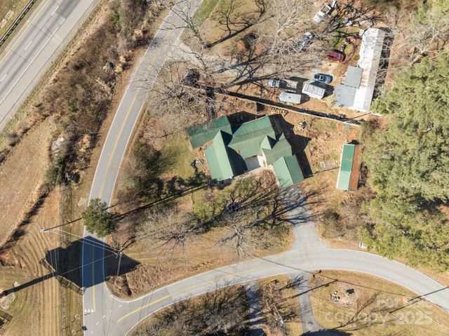 99 Wakefield Drive, Hendersonville, NC 28792