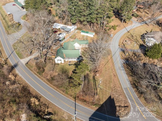 99 Wakefield Drive, Hendersonville, NC 28792