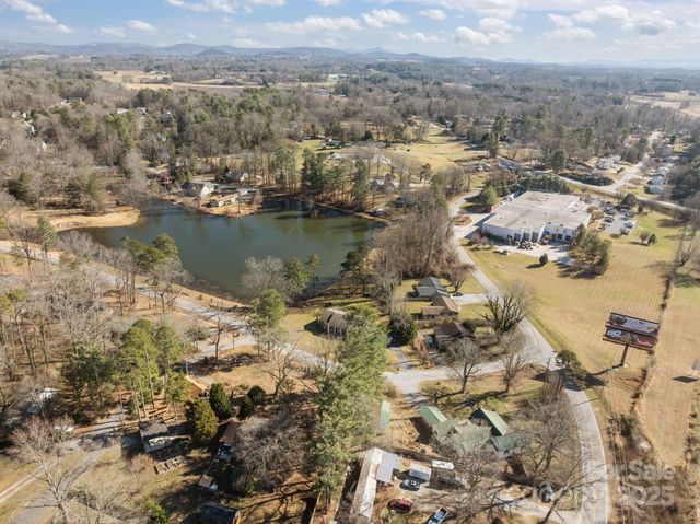 99 Wakefield Drive, Hendersonville, NC 28792