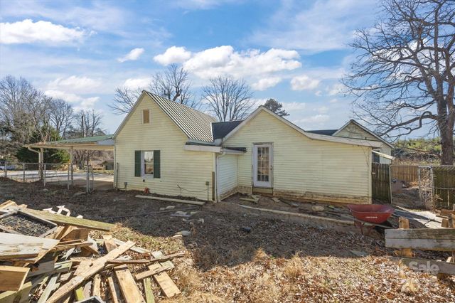 99 Wakefield Drive, Hendersonville, NC 28792