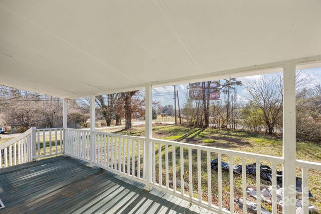 99 Wakefield Drive, Hendersonville, NC 28792